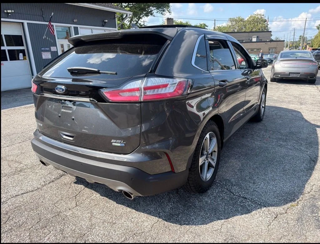 Used 2019 Gray Ford SEL image 5
