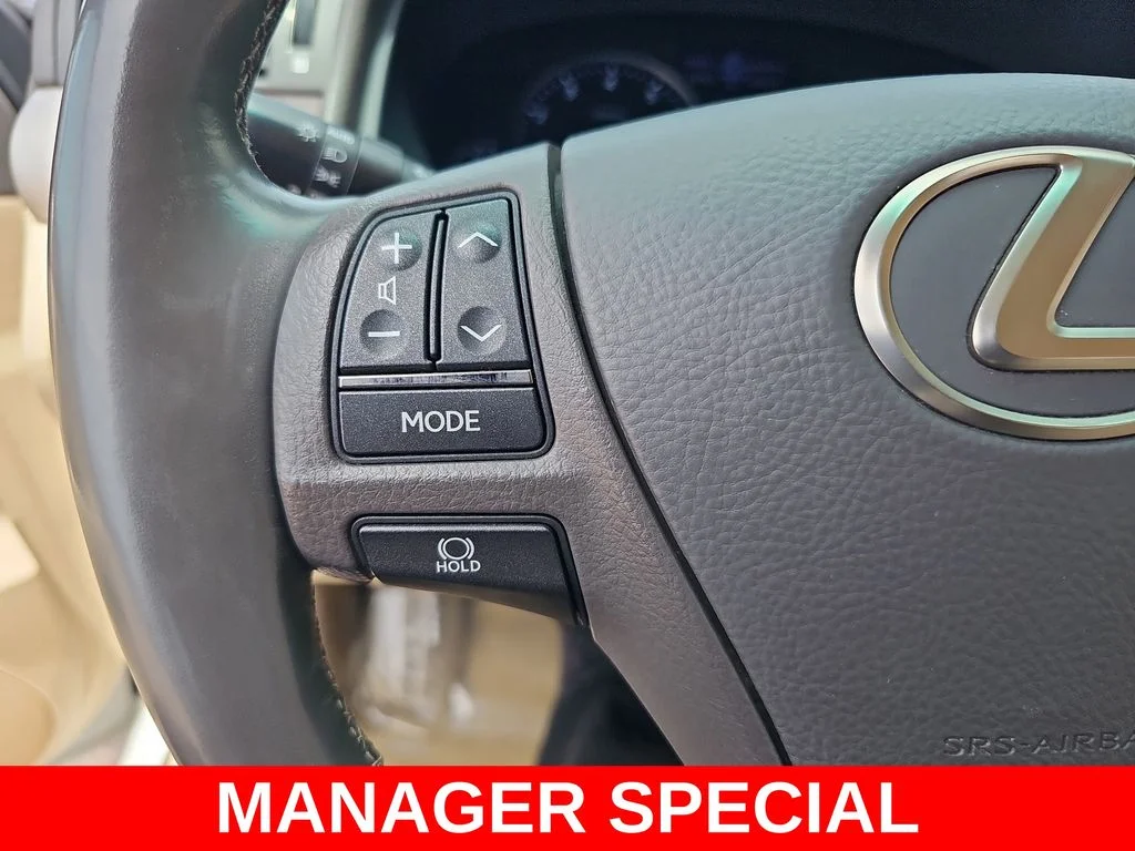 Used 2016 White Lexus 460 image 17