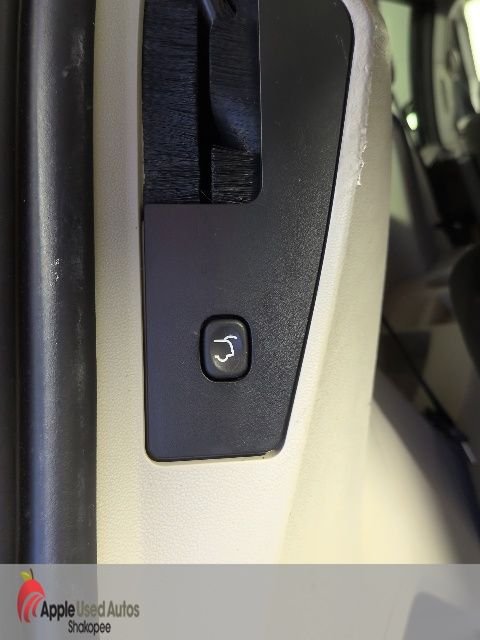 Used 2016 Beige Dodge SXT image 11