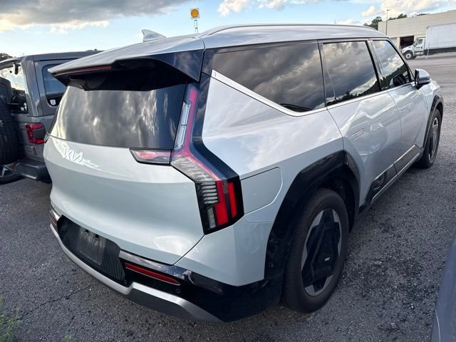 Used 2026 White Kia Land image 3