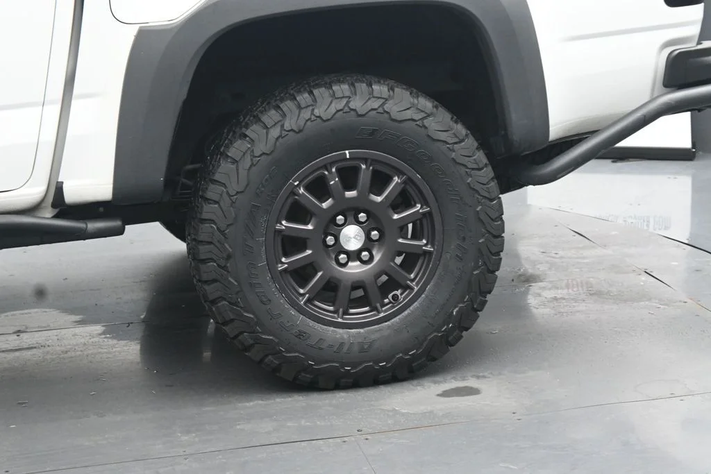 Used 2019 White Chevrolet ZR2 image 12