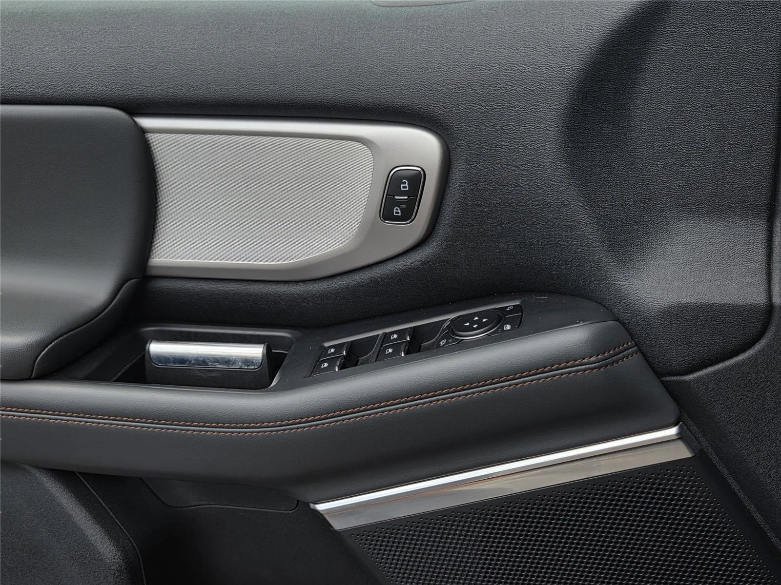 Used 2025 Agate Black Ford Active image 21