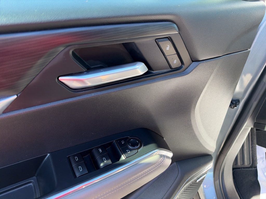 Used 2026 Silver GMC Elevation image 11
