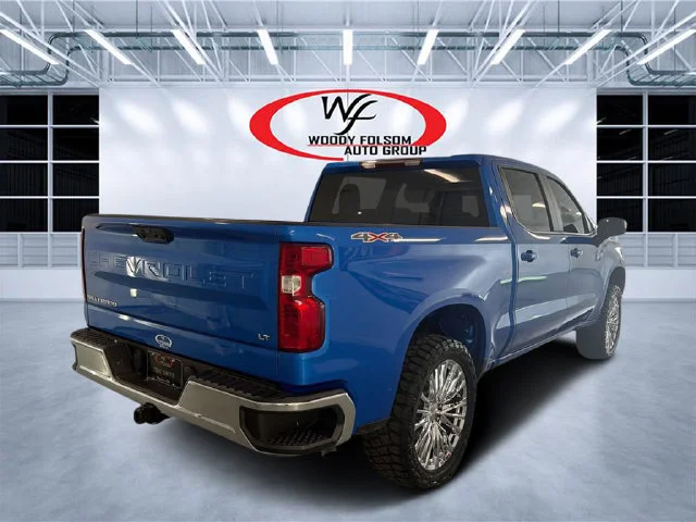 Used 2025 Blue Chevrolet LT image 4