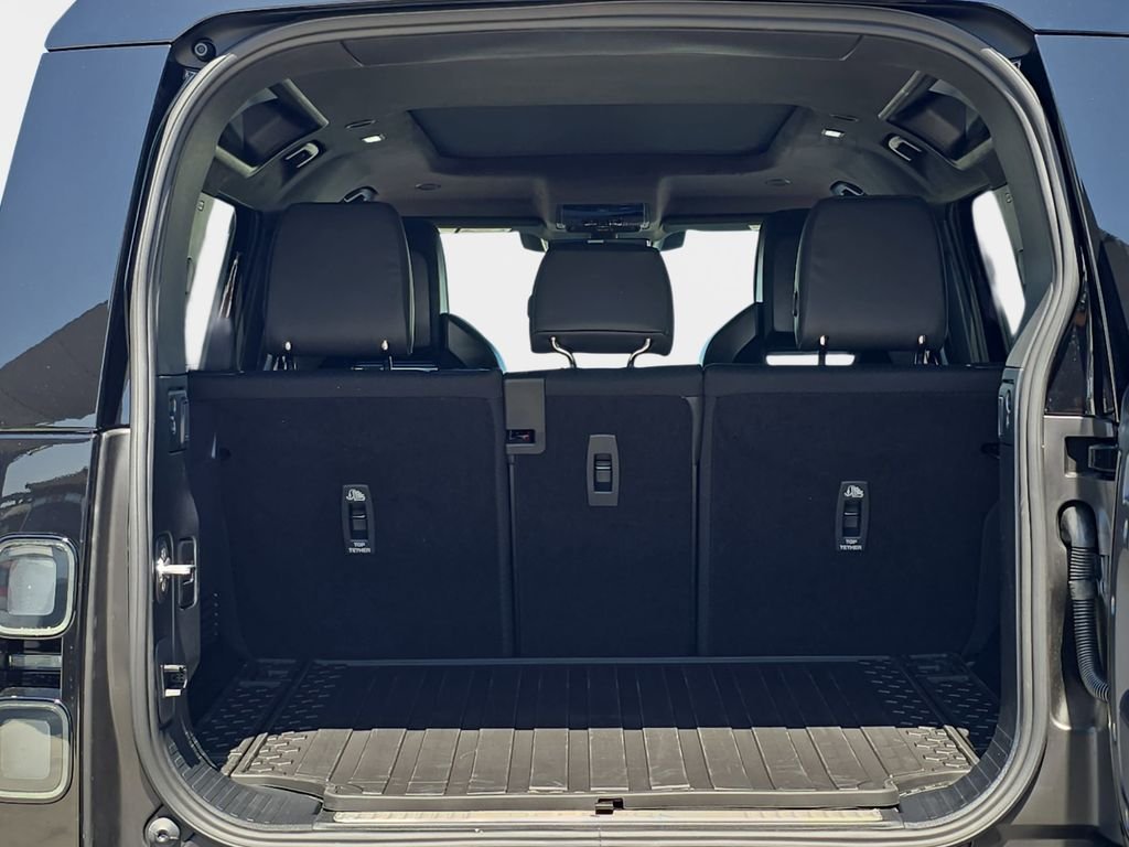 New 2026 Narvik Black Land Rover OCTA Black image 12