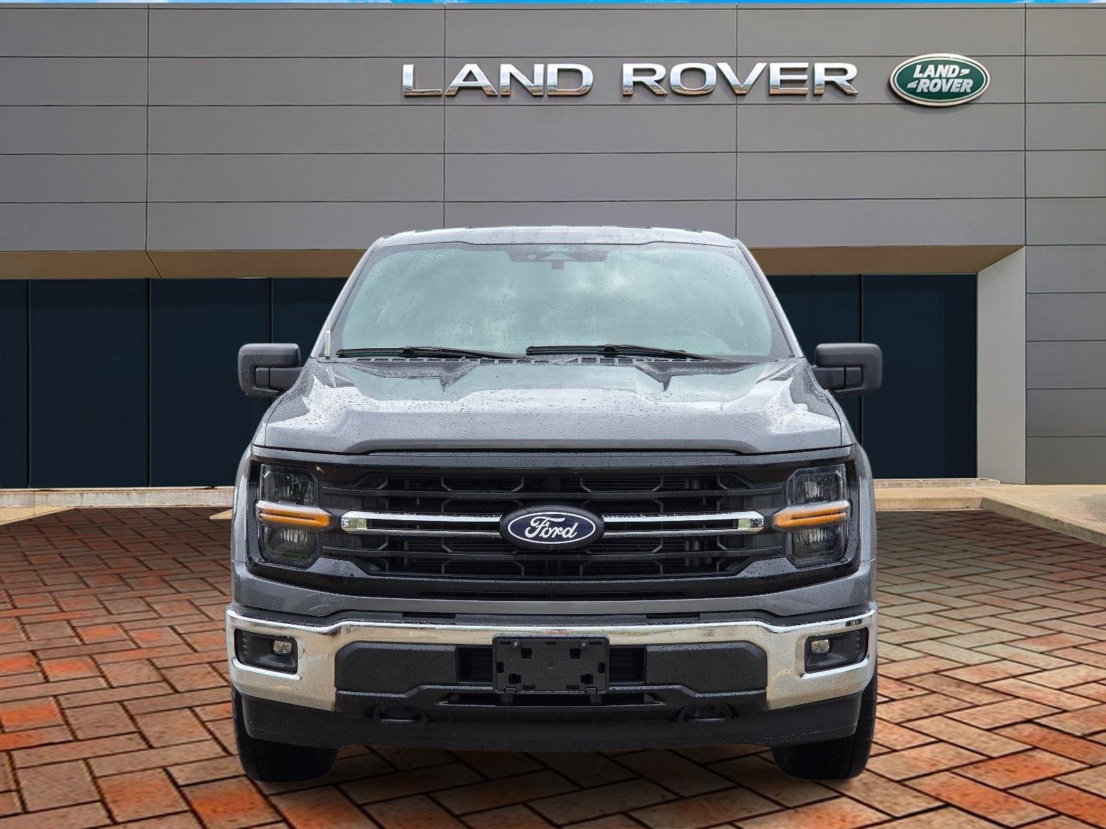 Used 2024 Oxford White Ford XLT image 2