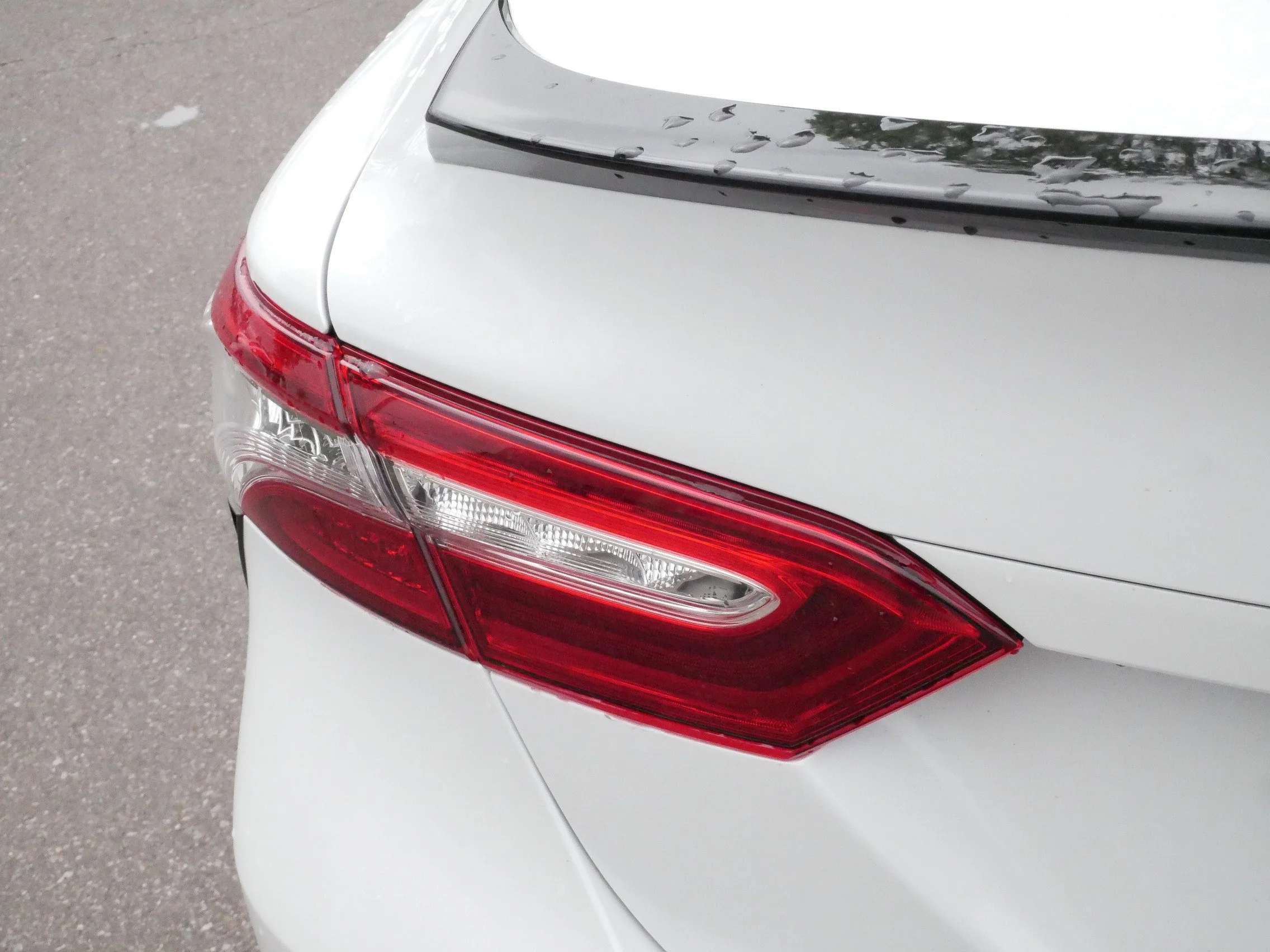 Used 2019 Wind Chill Pearl/Midnight Black Metallic Toyota XSE V6 image 17