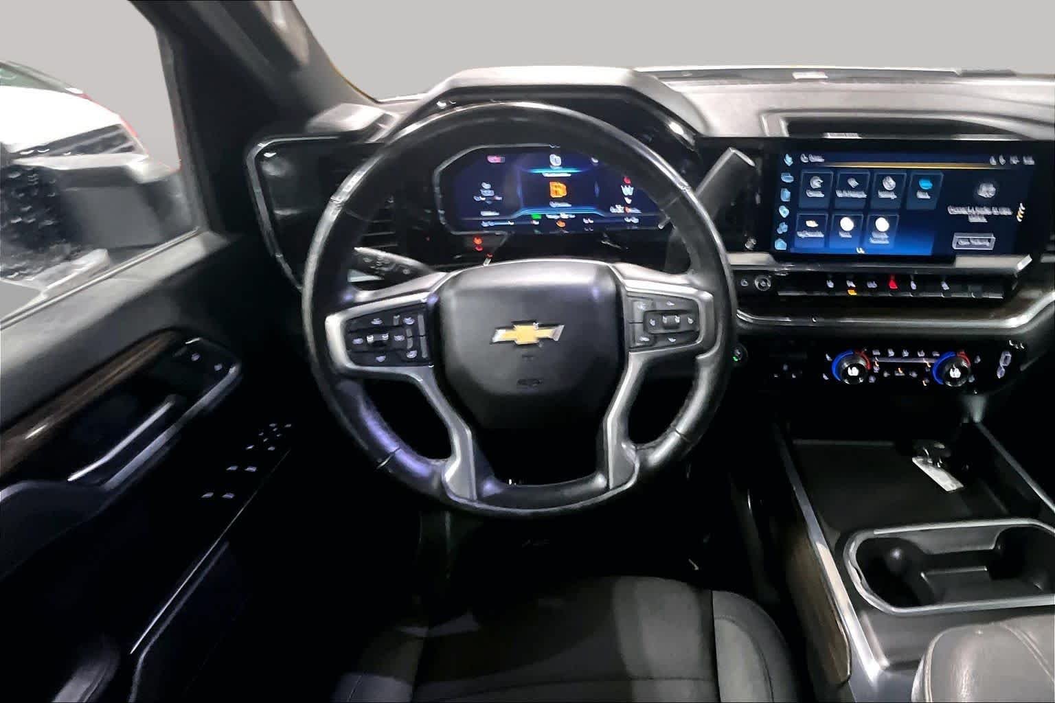 Used 2025 Summit White Chevrolet LT image 6