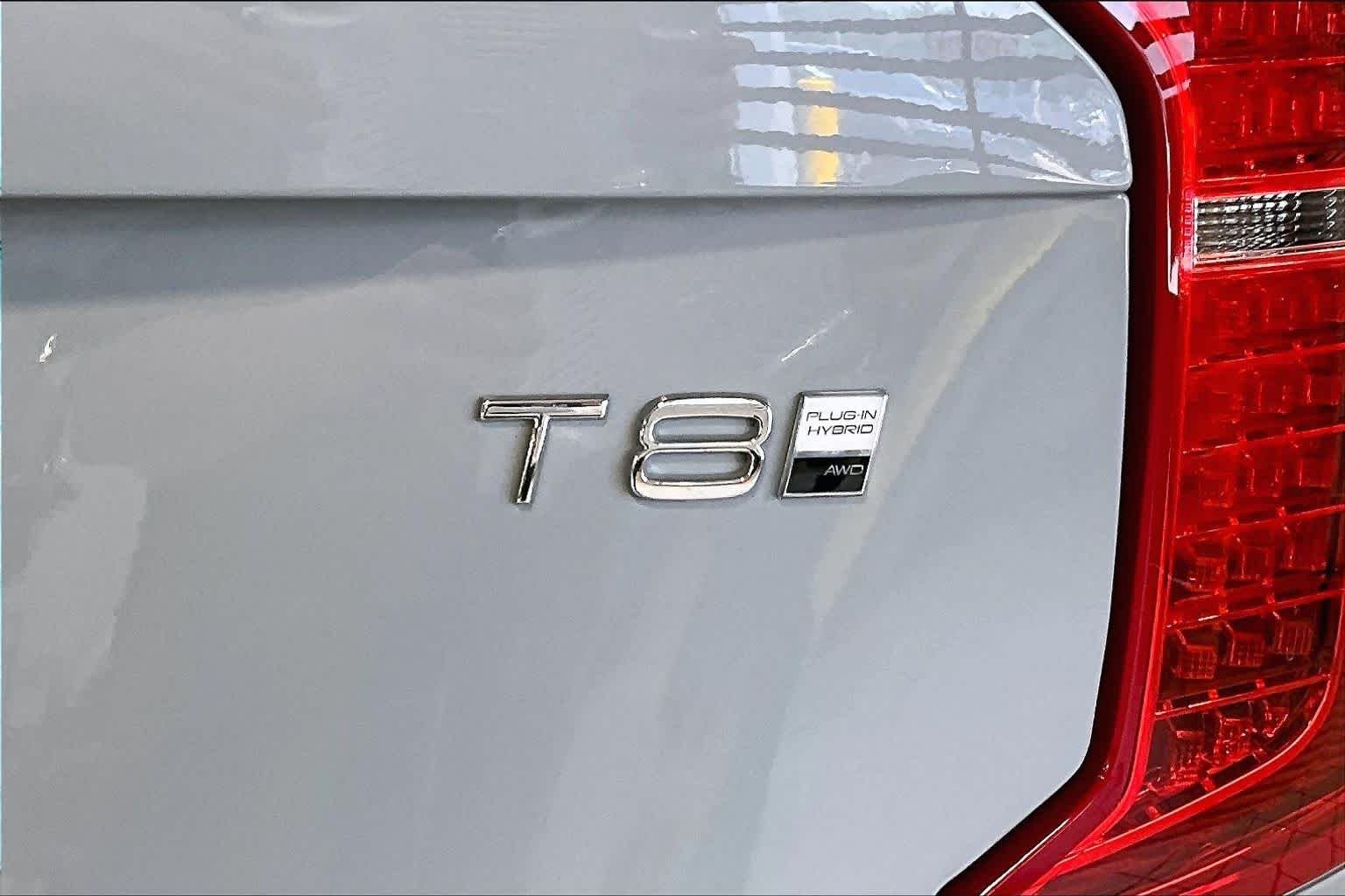 Used 2025 Vapour Grey Metallic Volvo Plus image 10