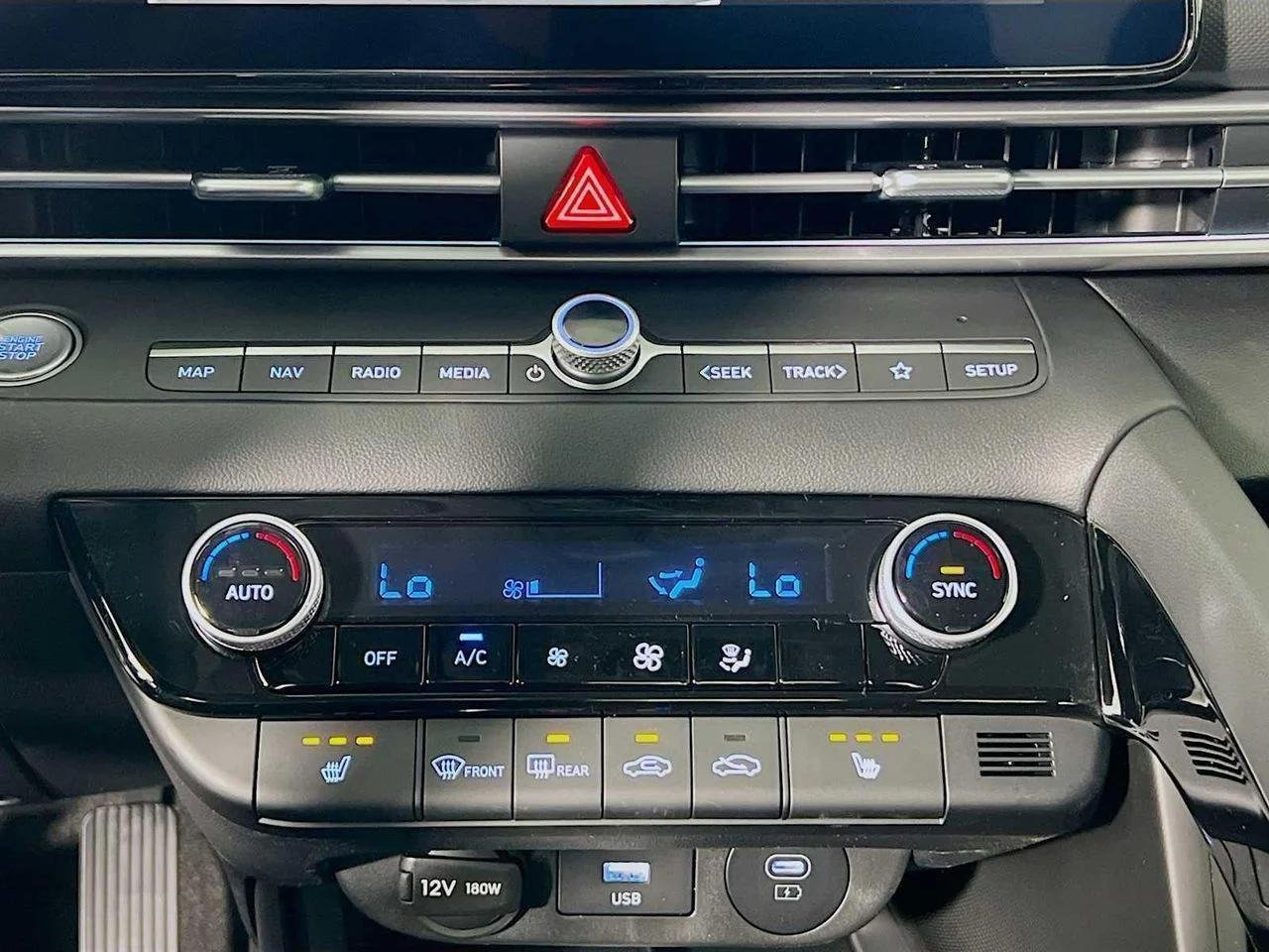 2026 Hyundai Elantra — photo 12