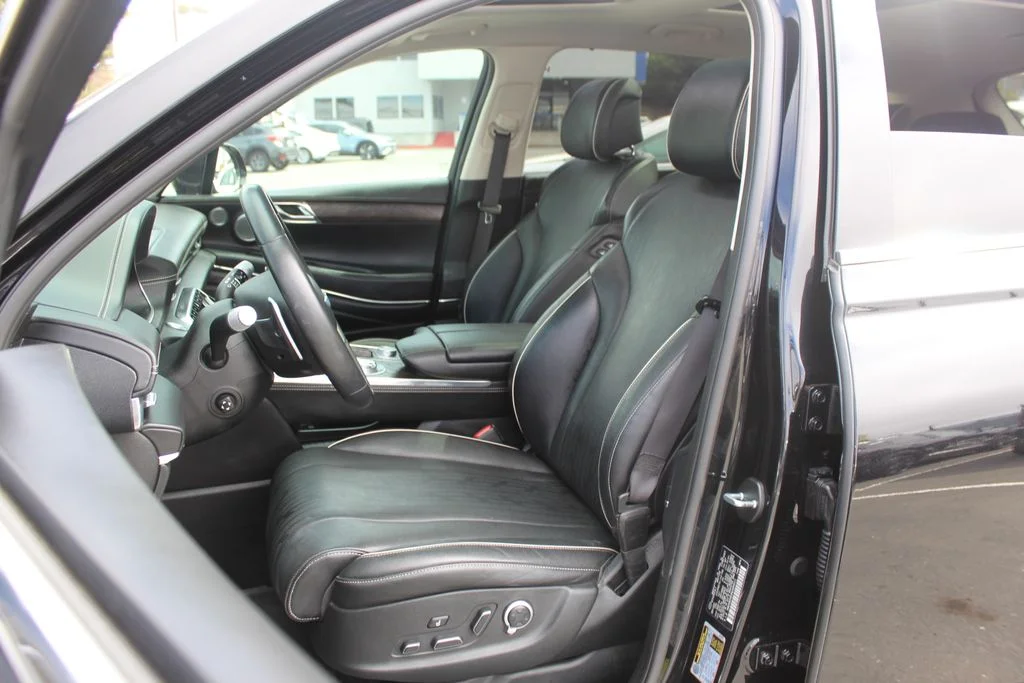 Used 2022 Black Genesis 2.5T image 13
