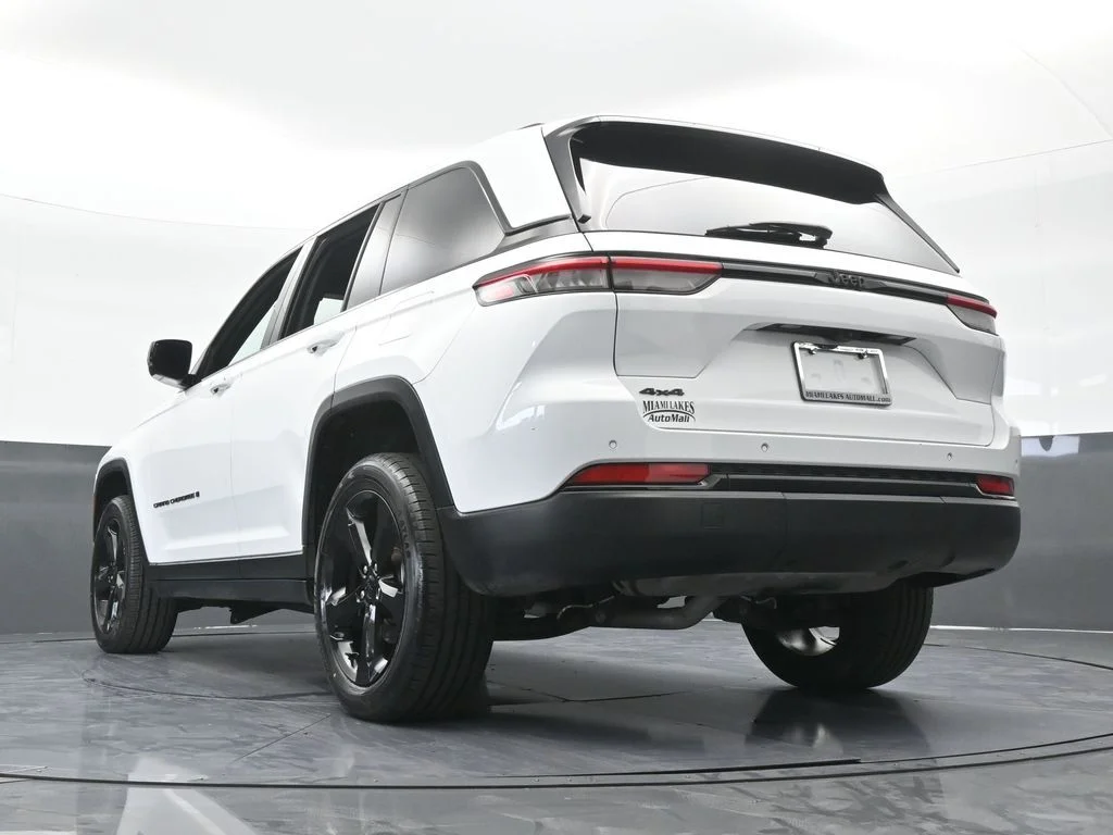 Used 2023 Bright White Clearcoat Jeep Altitude X image 57