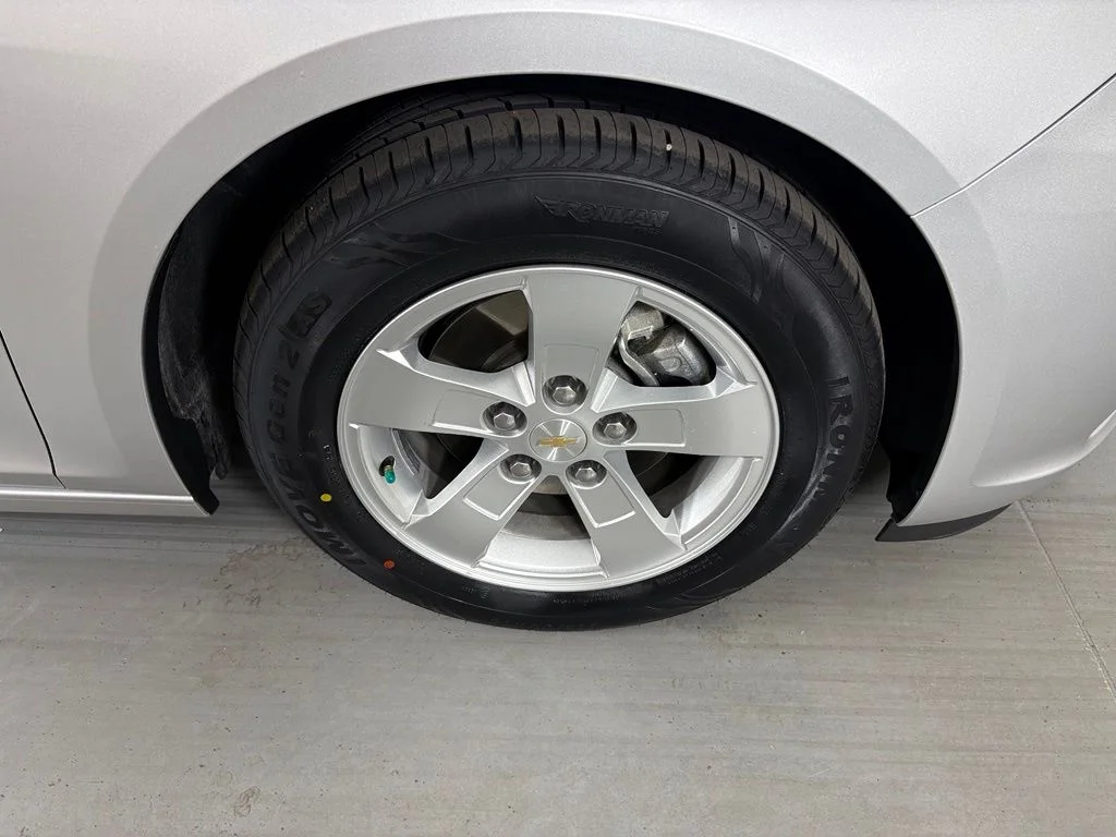 Used 2015 Silver Chevrolet LT image 12