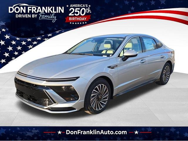 New 2025 Silver Hyundai SEL image 1