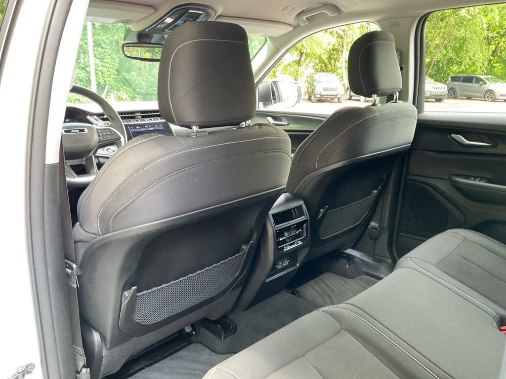 Used 2023 White Jeep Laredo image 16