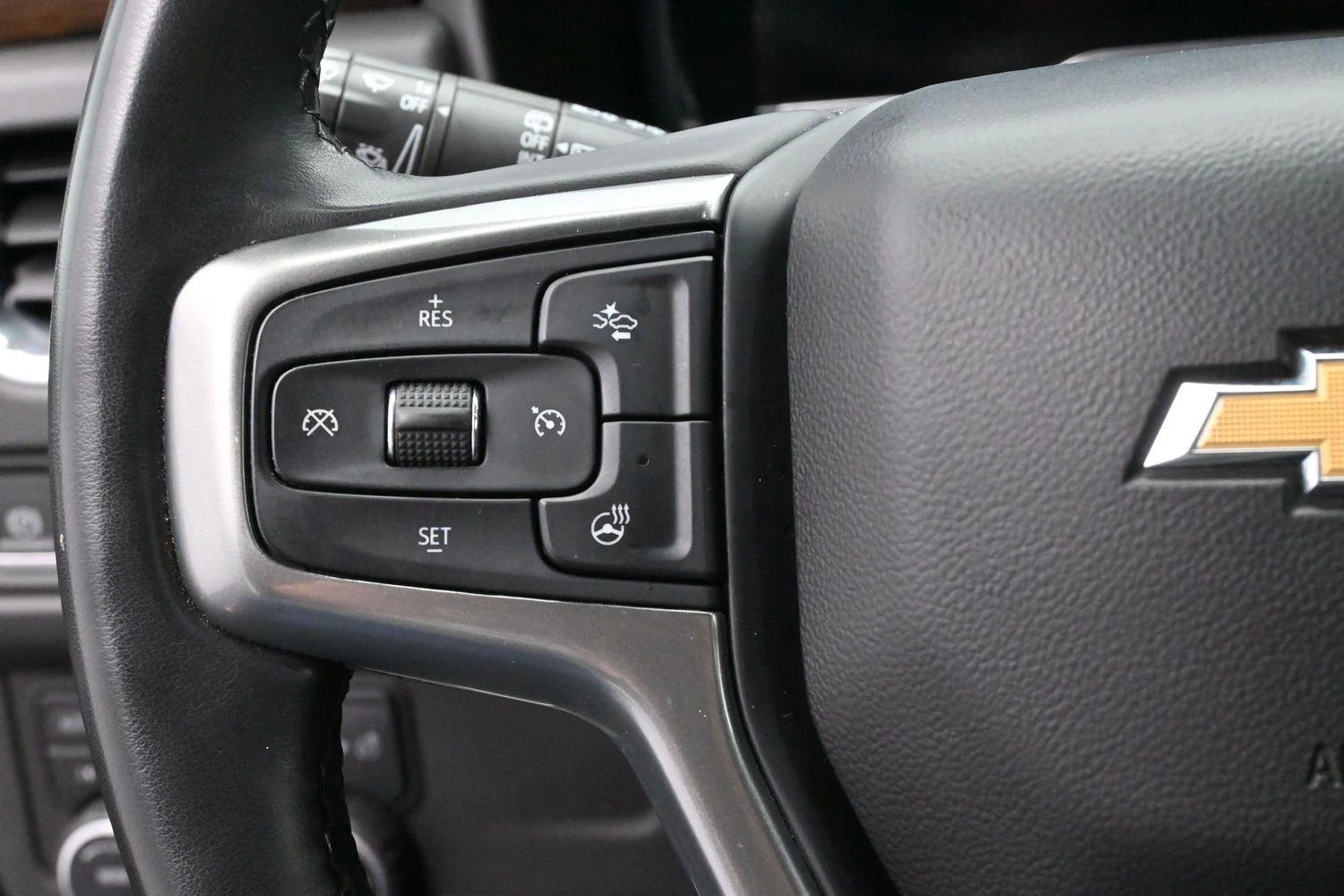 Used 2023 Iridescent Pearl Tricoat Chevrolet Premier image 20