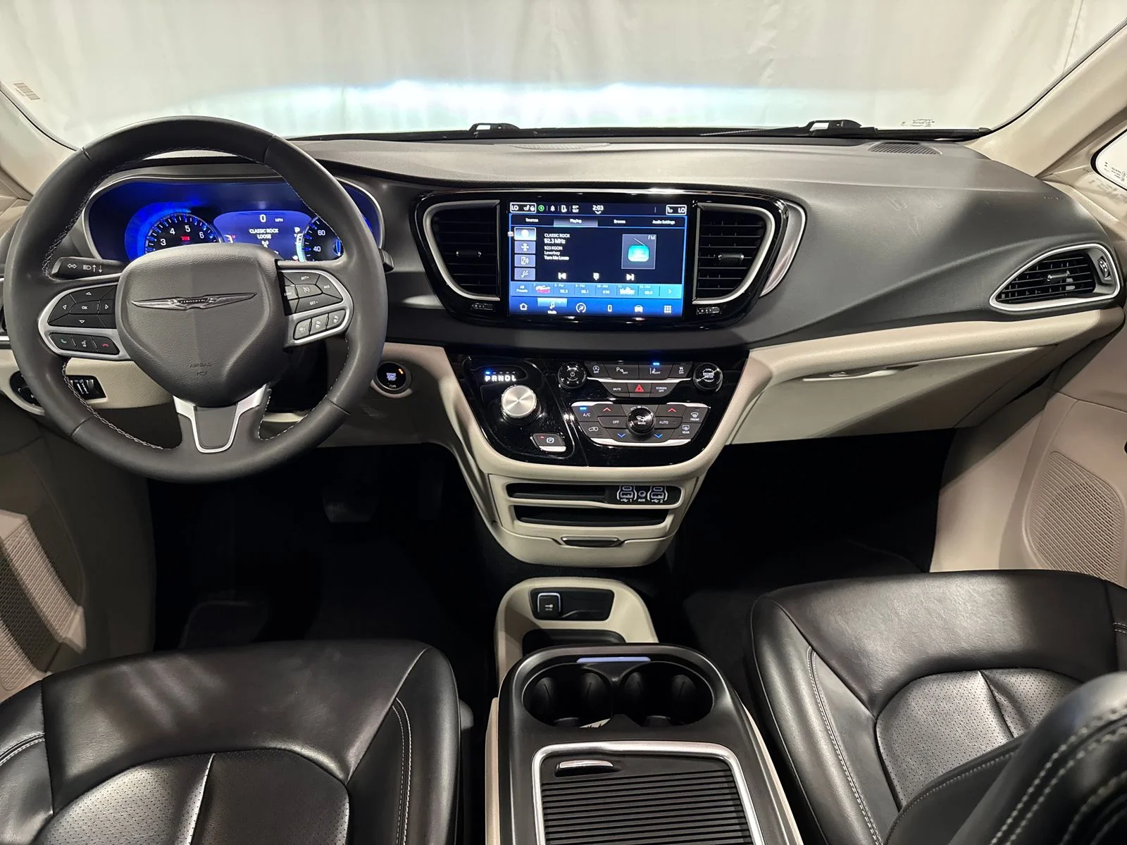 Used 2023 Black Chrysler Touring L image 4