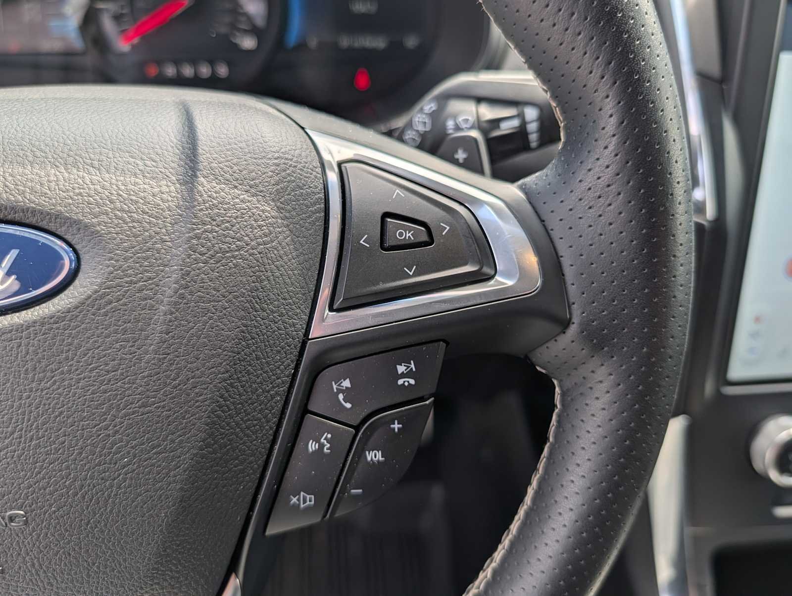 2022 Ford Edge ST - Photo 25