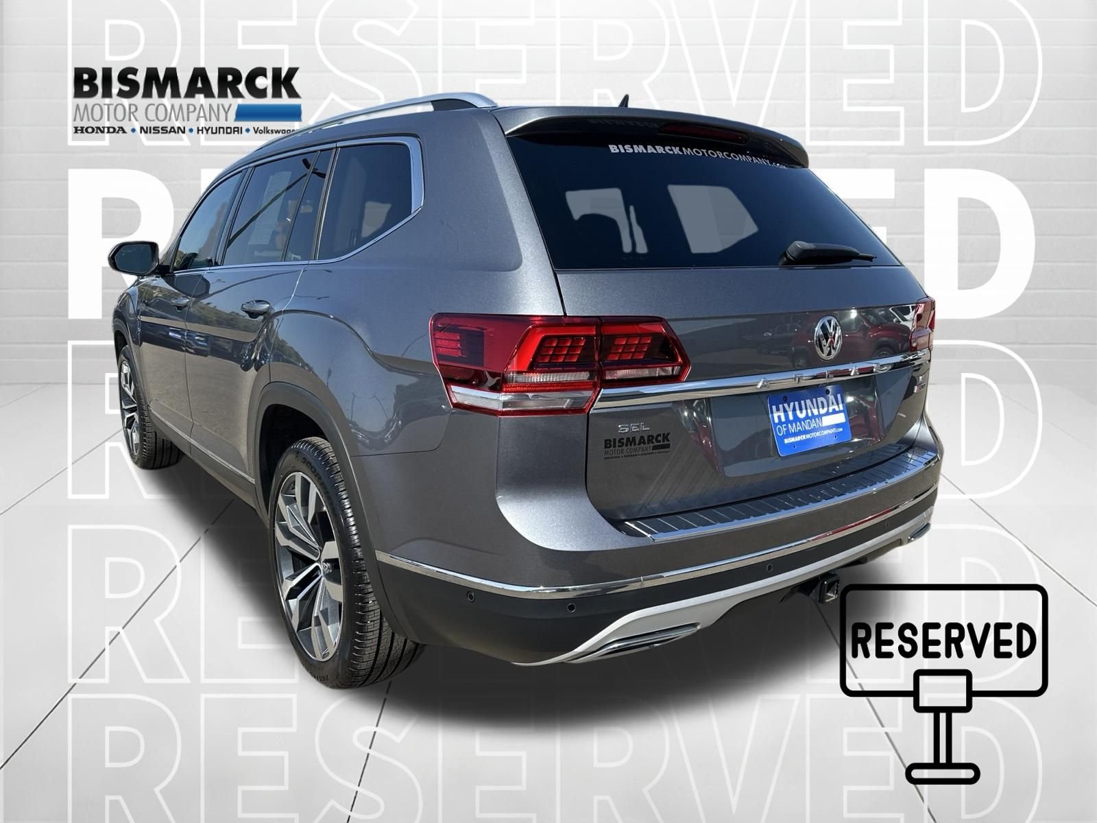 Used 2019 Gray Volkswagen SEL Premium image 4