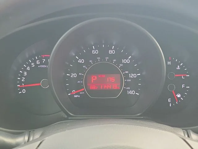 Used 2016 Silver Kia Base image 24