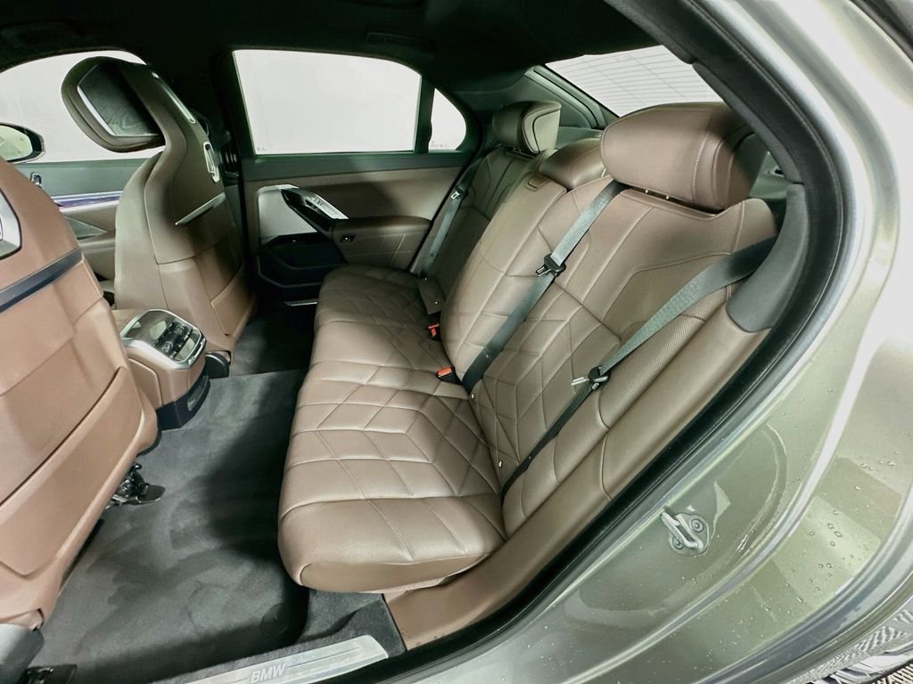 Certified Used 2024 Oxide Grey Met BMW xDrive60 image 24