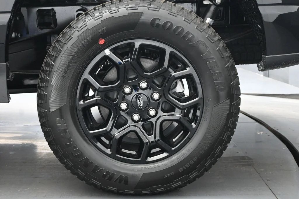 New 2026 Agate Black Metallic Ford XLT image 21