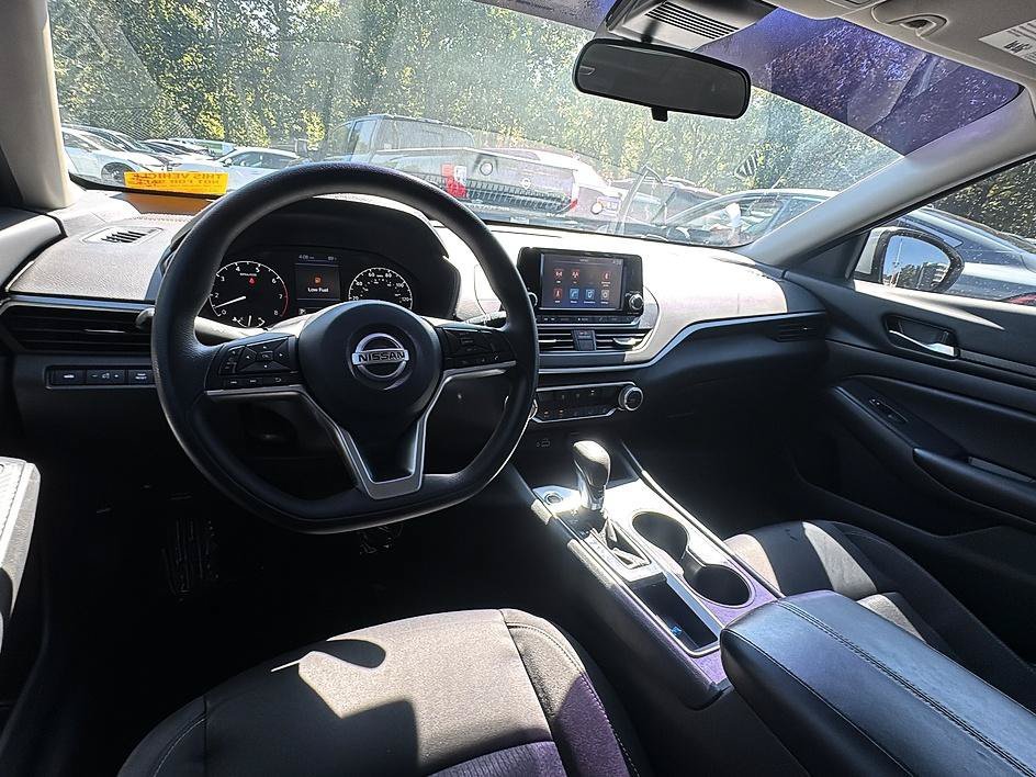 Used 2022 Glacier White Nissan 2.5 S image 37