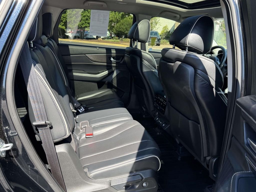 Used 2022 Black Acura Advance image 13