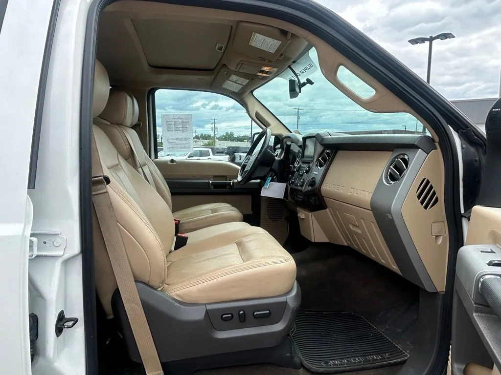 Used 2016 White Platinum Clearcoat Metallic Ford Lariat image 23