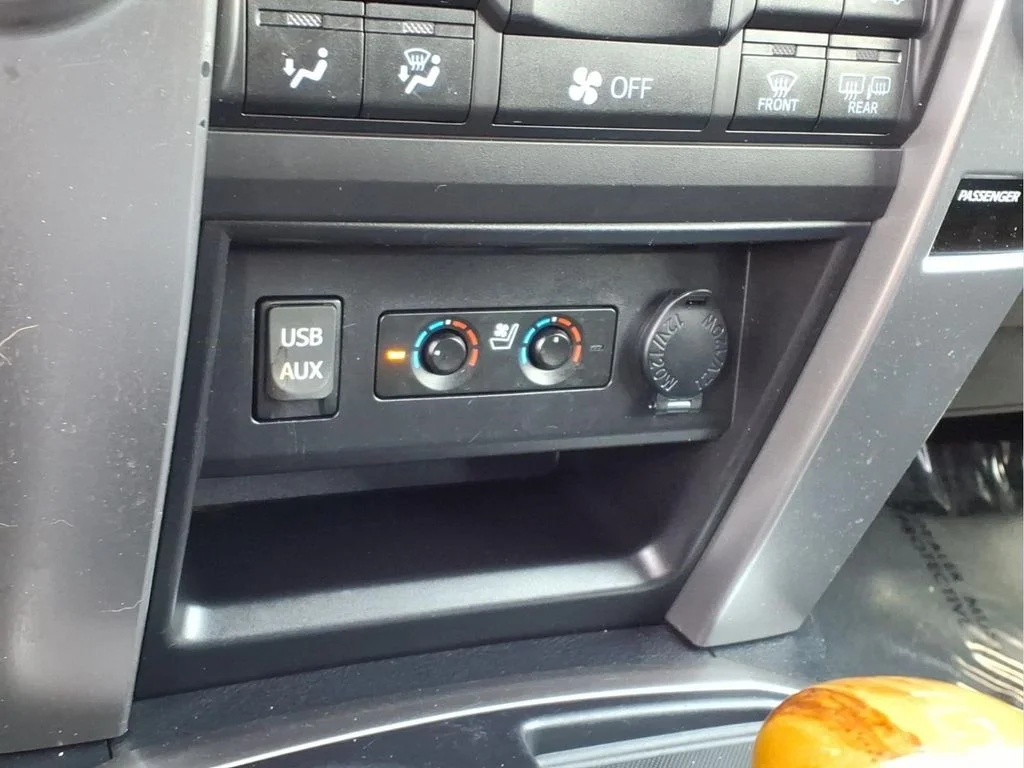 Used 2018 Silver Toyota Limited image 7