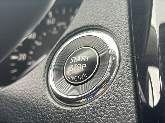 Used 2018 Gray Nissan SV image 13