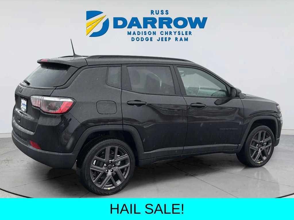 New 2026 Diamond Black Crystal Pearlcoat Jeep Latitude image 5
