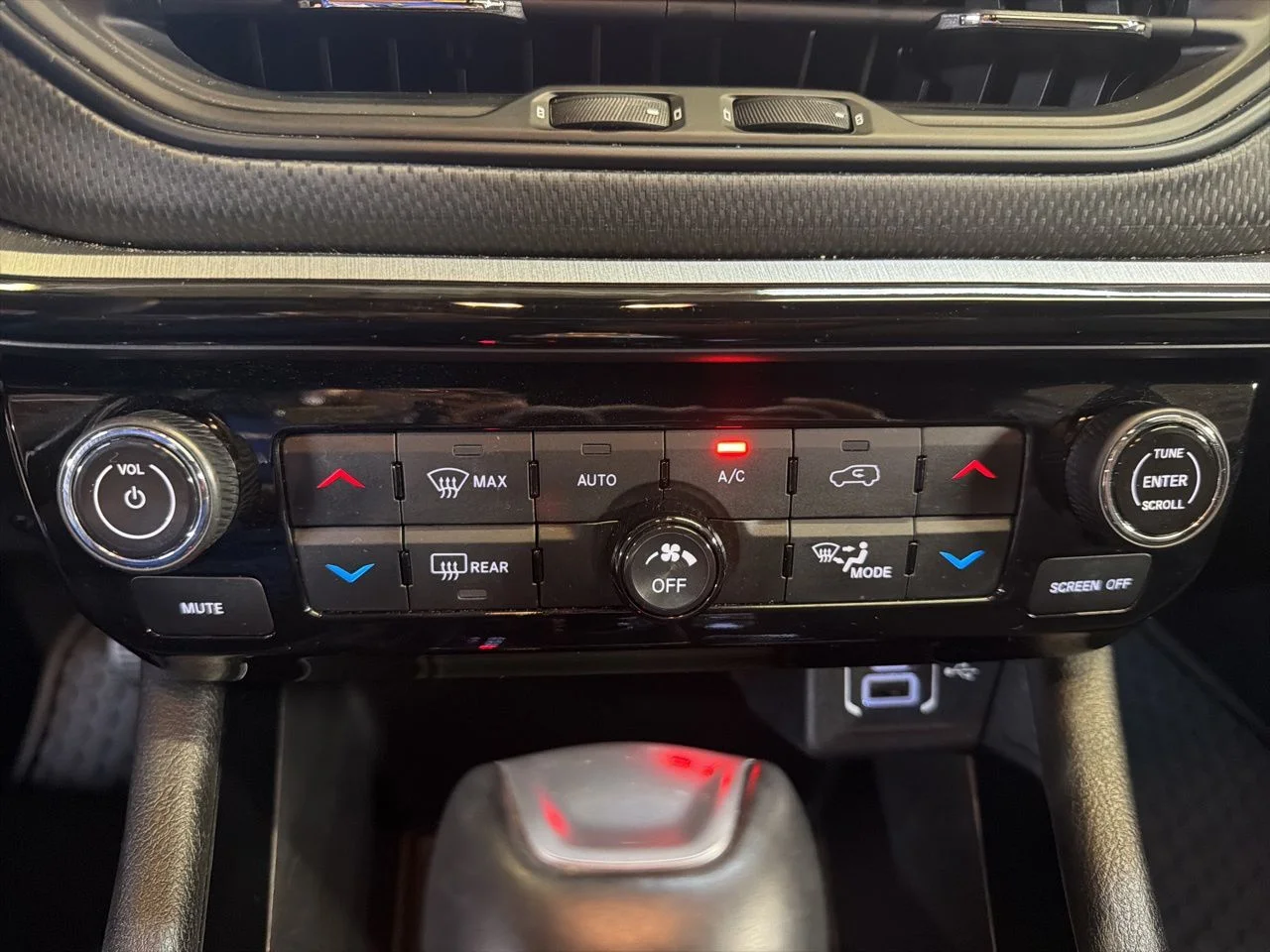 Used 2025 Silver Jeep Trailhawk image 25