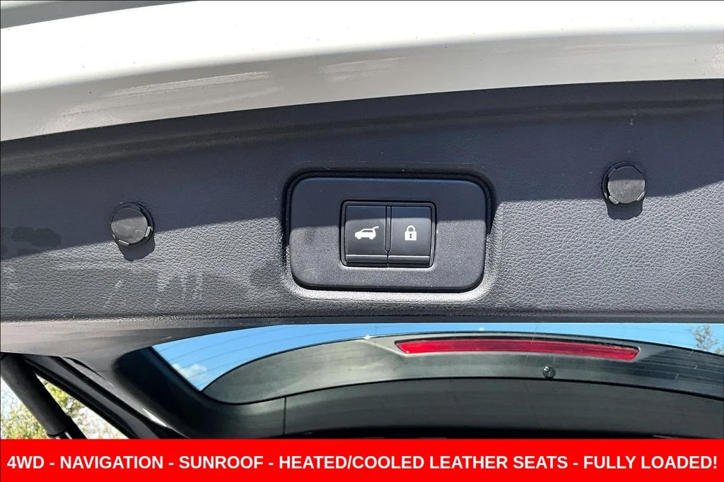 Used 2022 White Nissan Platinum image 28