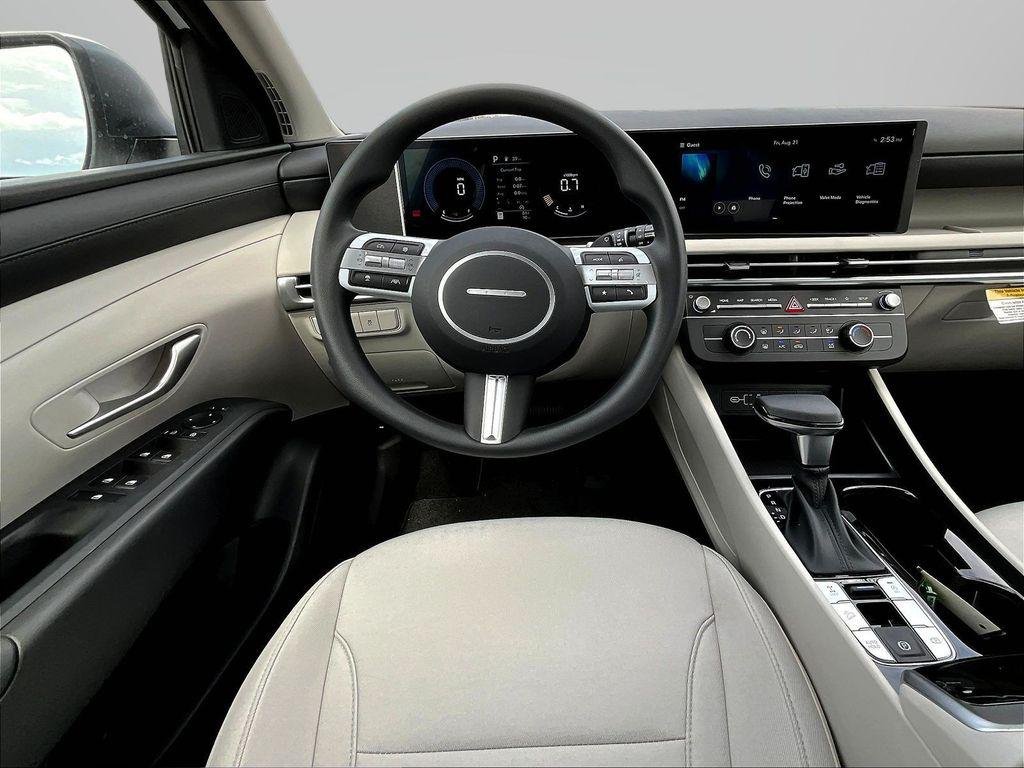 New 2026 White Hyundai SE AWD image 9