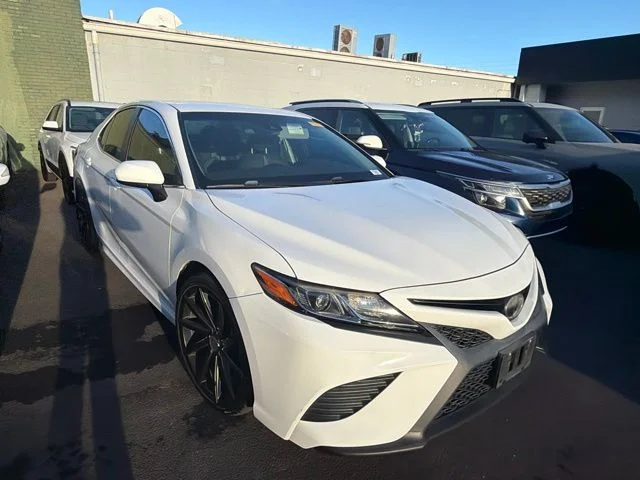 Used 2018 White Toyota SE image 17