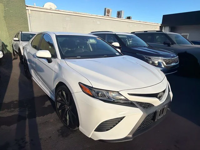 Used 2018 White Toyota SE image 17