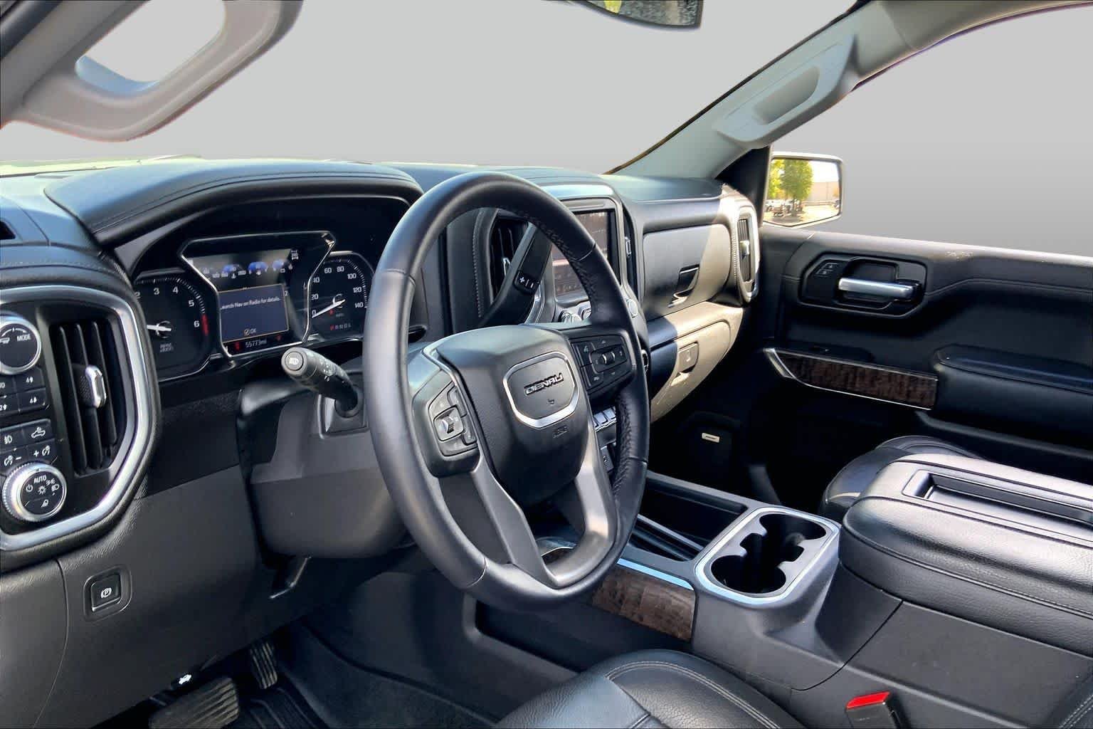 Used 2021 White Frost Tricoat GMC Denali image 15