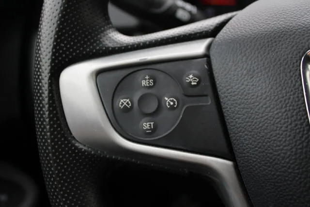 Used 2023 SUMMIT WHITE GMC SLE image 7