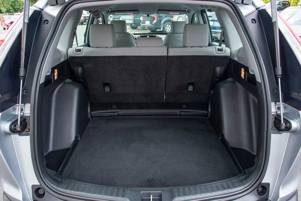 Certified Used 2019 Lunar Silver Metallic Honda LX image 17