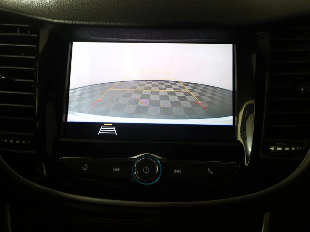 Used 2020 White Chevrolet LT image 39