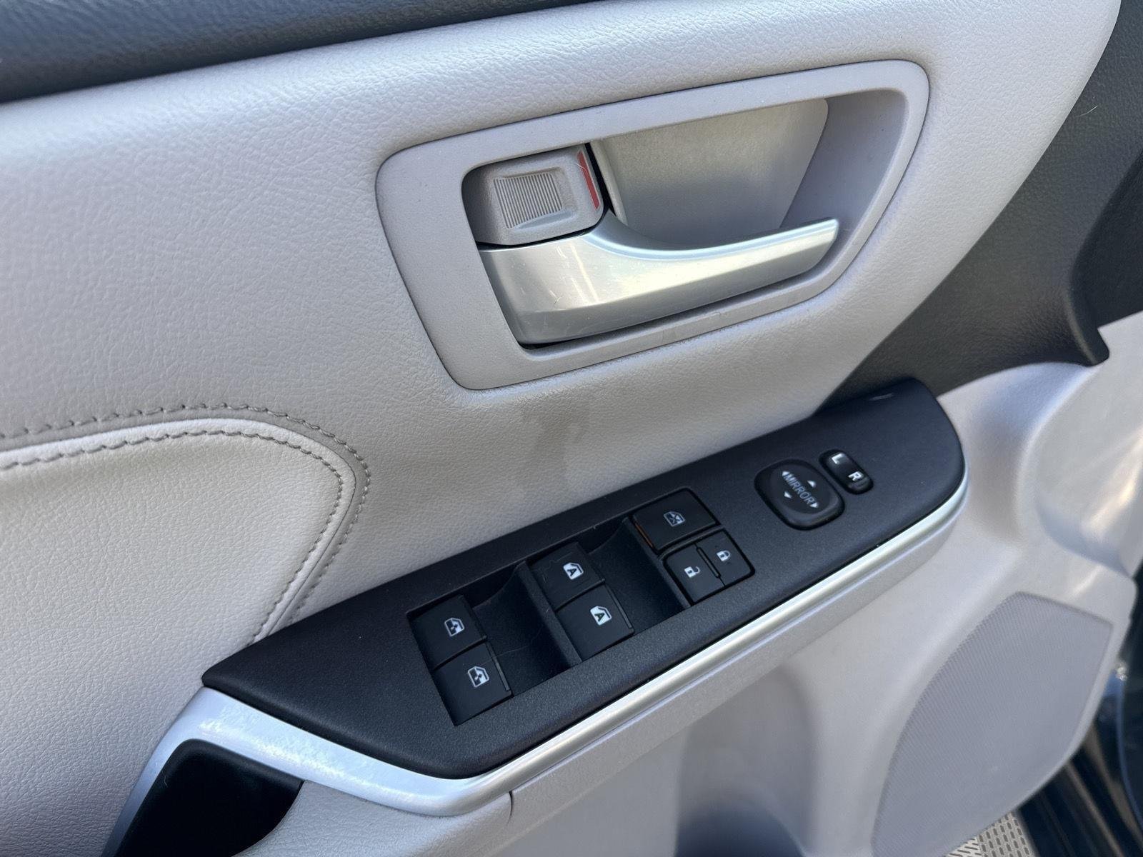 Used 2015 Cosmic Gray Mica Toyota XLE image 17