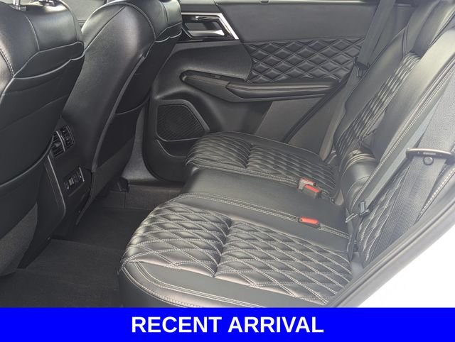 Used 2024  Mitsubishi SEL image 23
