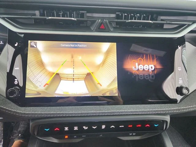 New 2026 Bright White Clear-Coat Exterior Paint Jeep Laredo image 27