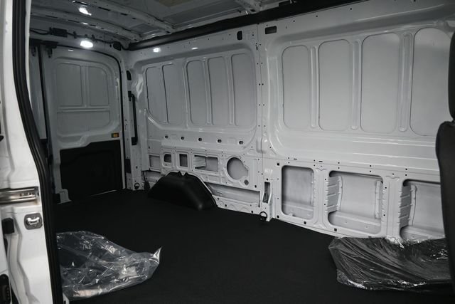 New 2026 Oxford White Ford Cargo Van image 31