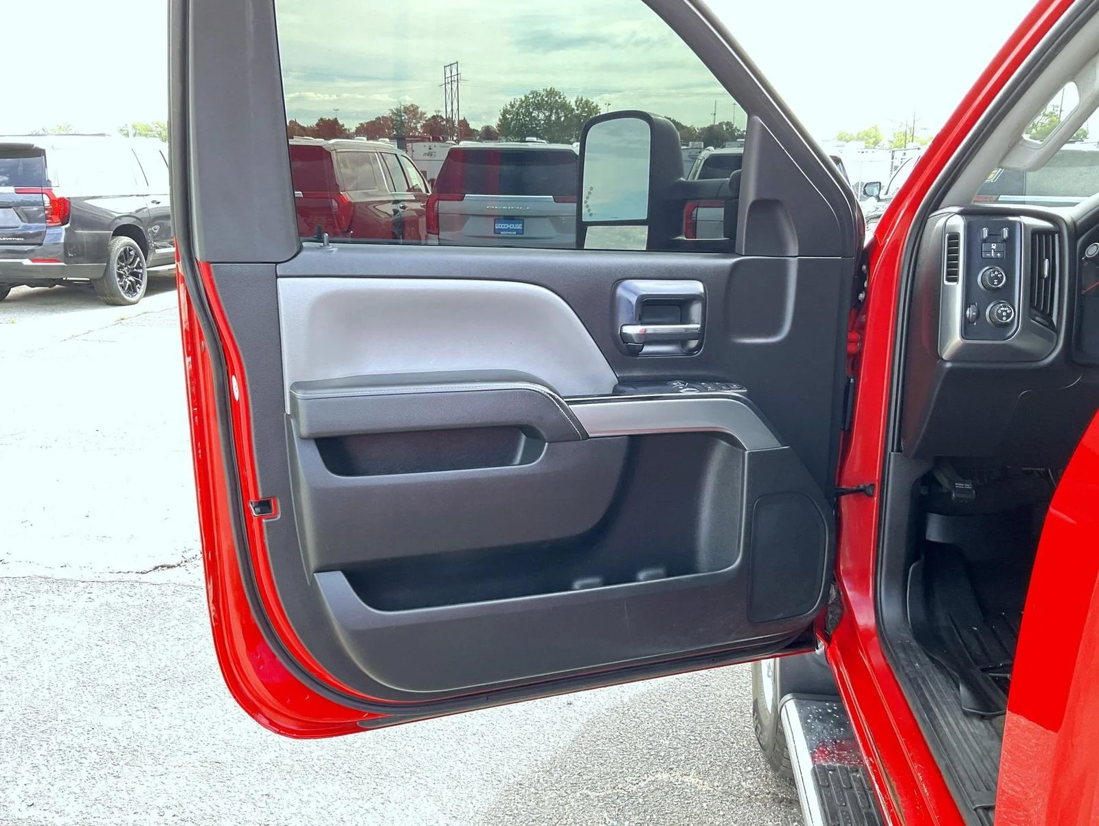 Used 2015 Red Chevrolet LT image 9