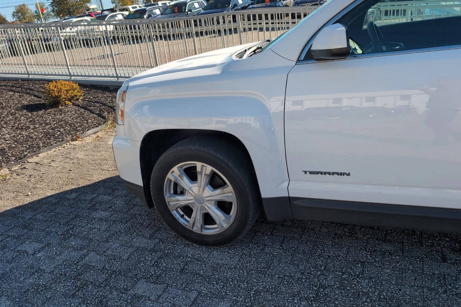 Used 2017 SUMMIT WHITE GMC SLE image 11