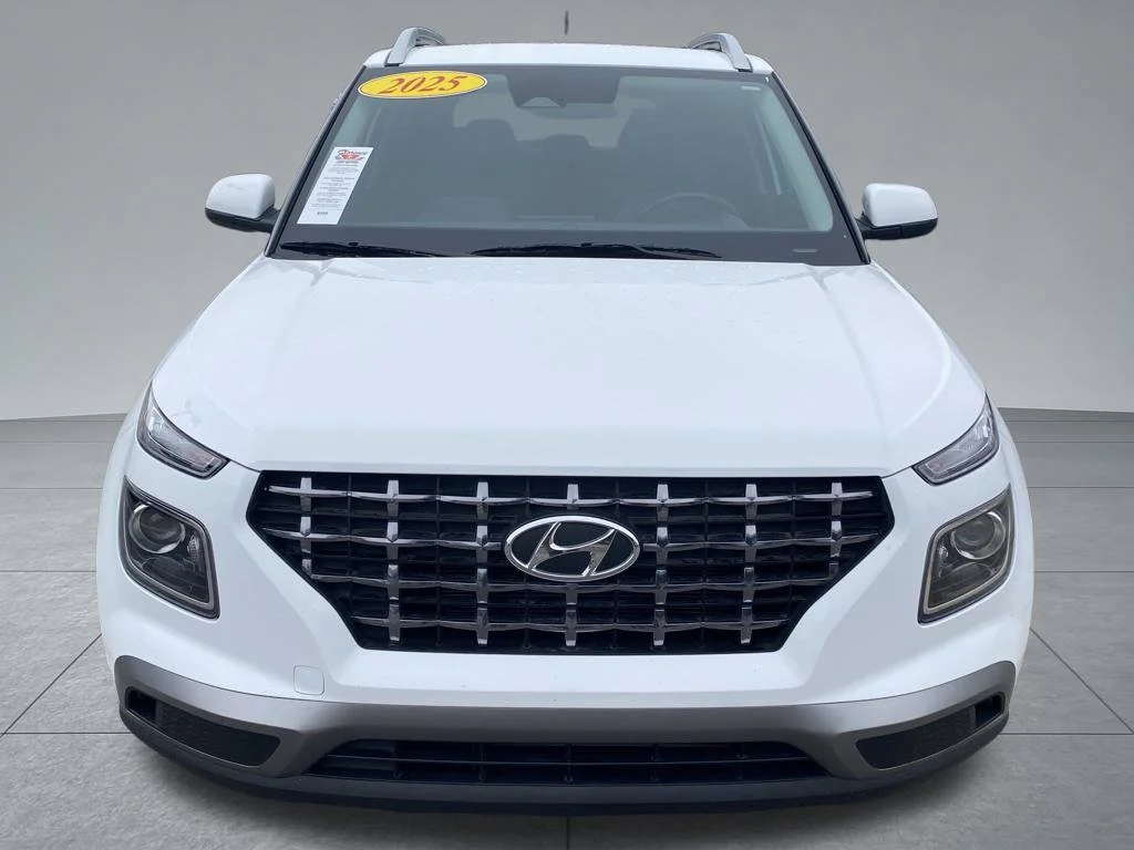 Used 2025 White Hyundai SEL image 16