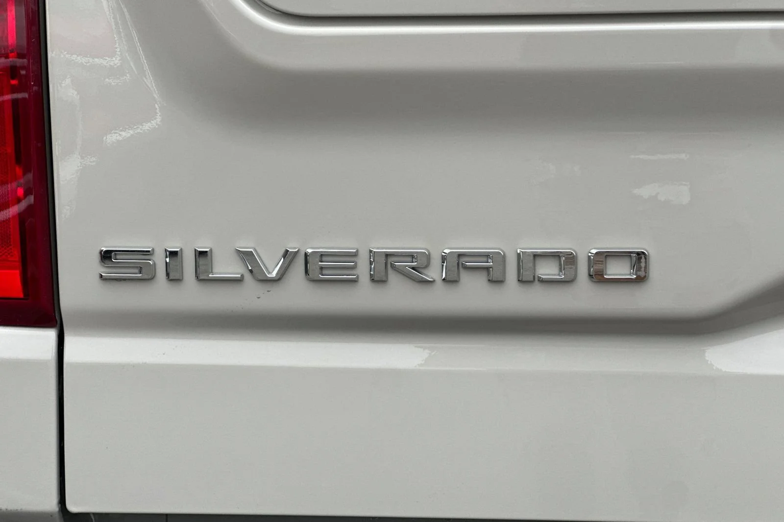 New 2026 White Sands Chevrolet RST image 27