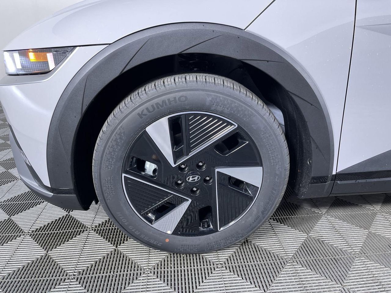 New 2026 Cyber Gray Hyundai SEL image 9